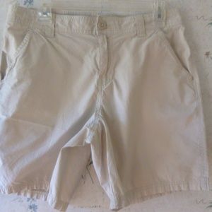 WOMAN'S COLUMBIA KHAKI COLOR  COLUMBIA SHORTS SIZE